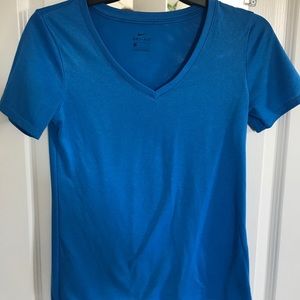 Woman's short sleeve Nike shirt
